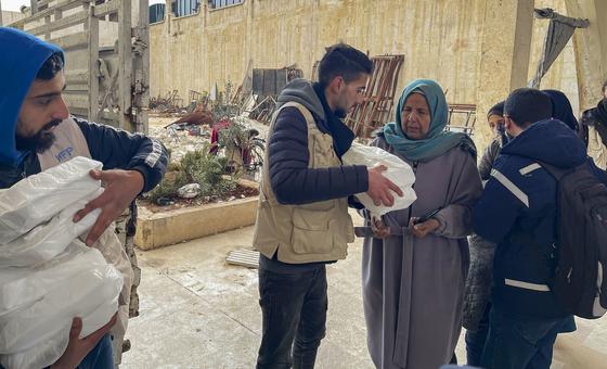 Terremoto en Siria: el primer convoy de ayuda de la ONU llega al noroeste del país