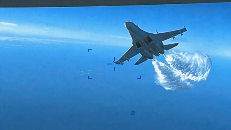 EEUU divulga video de avión ruso arrojando combustible a dron de la Fuerza Aérea