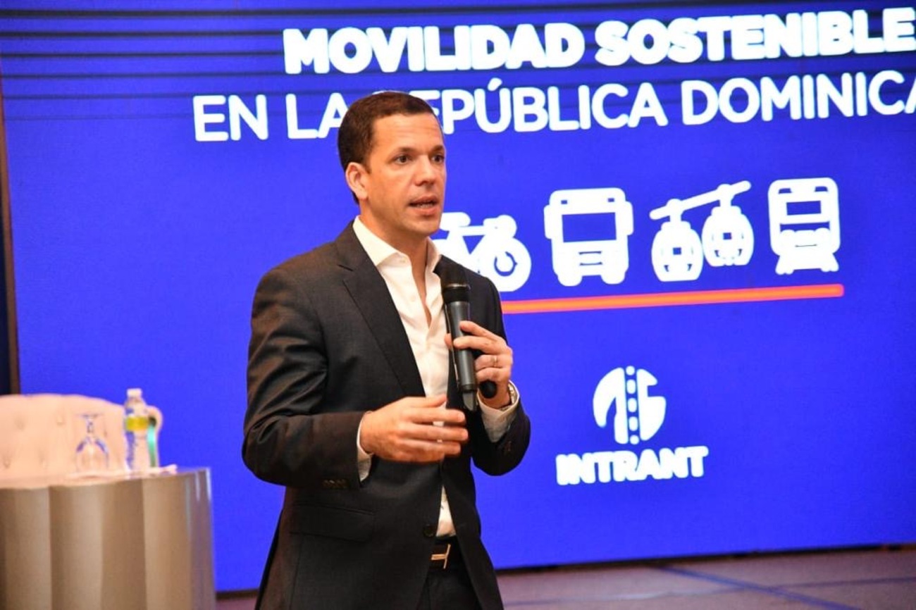 REPÚBLICA DOMINICANA: Director del Intrant destaca avance de movilidad eléctrica en el transporte público