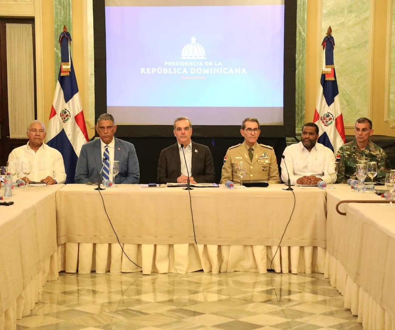 REPÚBLICA DOMINICANA: Presidente Abinader encabeza reunión con liderazgo político nacional