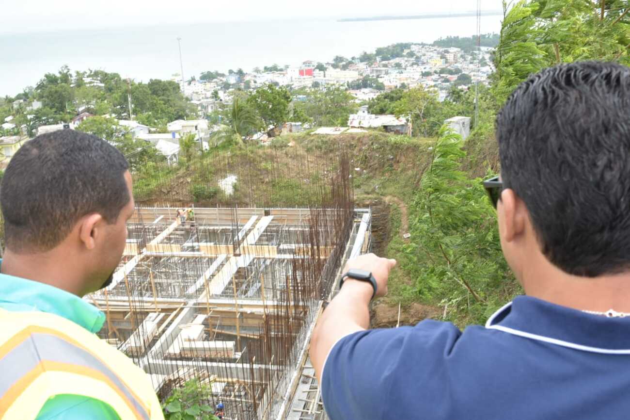 REPÚBLICA DOMINICANA: Director del INAPA supervisa construcción acueducto de Miches