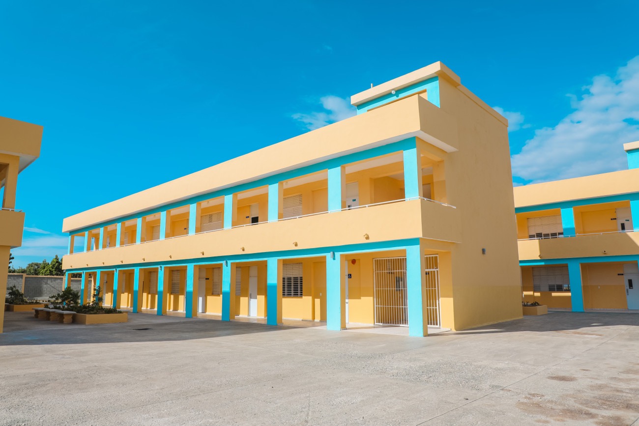 REPÚBLICA DOMINICANA: MEM y MINERD instalarán paneles solares en más de 300 escuelas del país