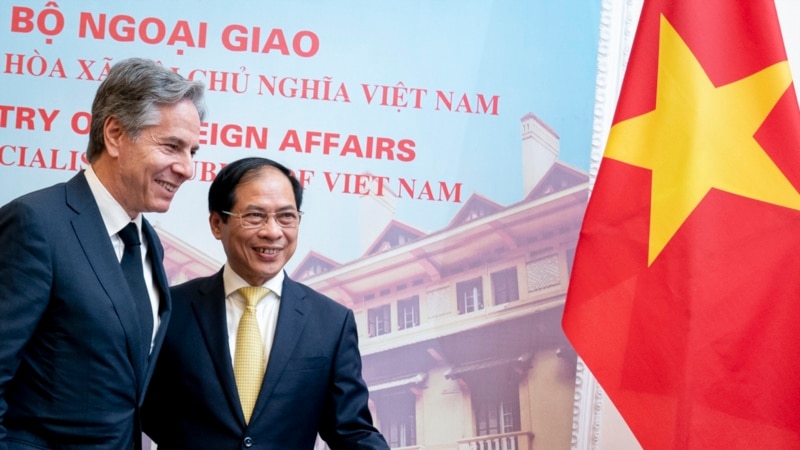 EEUU y Vietnam prometen impulsar lazos durante la visita de Blinken a Hanoi