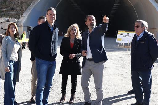 Pedro Sánchez visita las obras del túnel de la B-40 