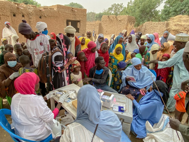Varios equipos de MSF están vacunando a niños de entre 6 meses y 15 años en unas 20 aldeas del área de salud de Gafati, en la región nigerina de Zinder.