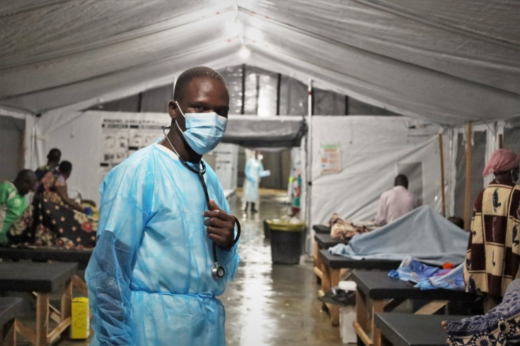 El doctor Azize Luis Tricamo, de 30 años, es un médico mozambiqueño de la provincia de Zembezia que trabaja en la respuesta de cólera.