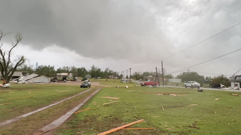 Dos muertos y destrucción por tornados y tormentas en el centro de EEUU