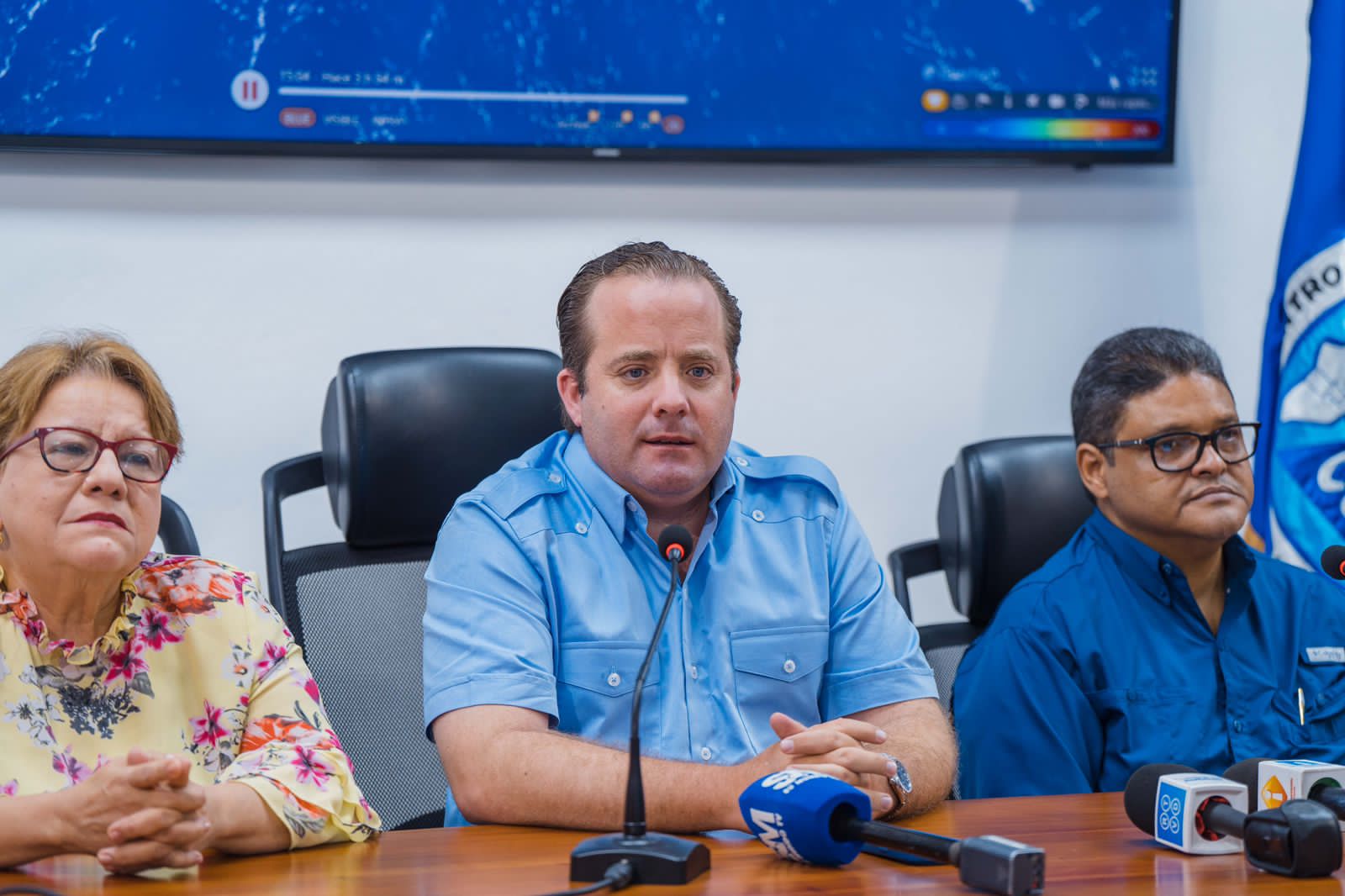 REPÚBLICA DOMINICANA: MAPRE entrega 8 camionetas y 60 computadoras al Centro de Operaciones de Emergencia