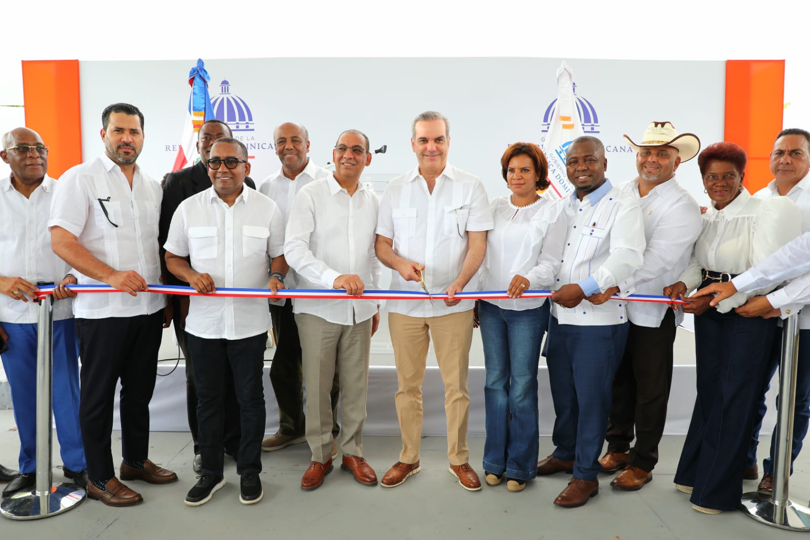 REPÚBLICA DOMINICANA: Presidente Abinader inaugura carretera Chirino-Monte Plata reclamada por más de 40 años; también acueducto y CAIPI para la provincia