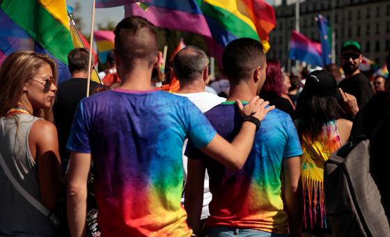 La salud pública y los derechos humanos van unidos: ONUSIDA insta a despenalizar la homosexualidad a nivel mundial