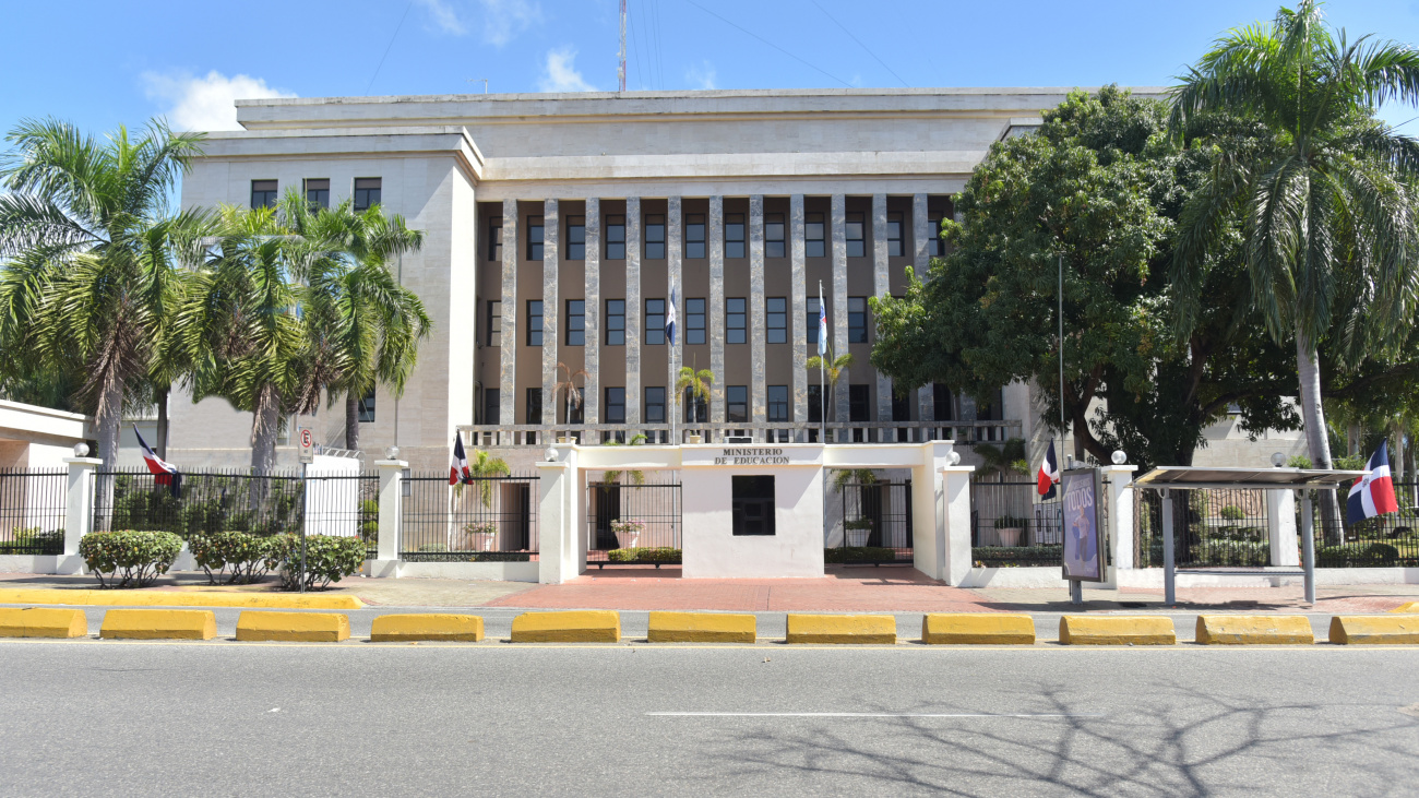 REPÚBLICA DOMINICANA: Ministerio de Educación enfrenta desafíos como violaciones, violencia y embarazos con programas preventivos e intervención oportuna