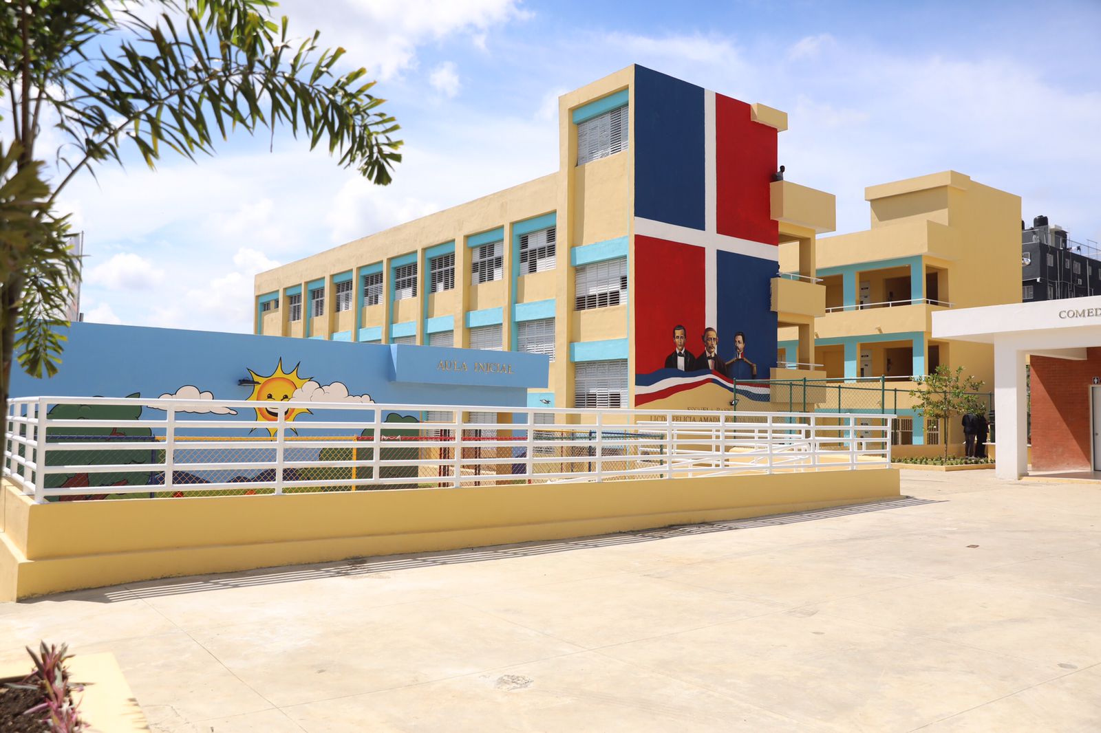 REPÚBLICA DOMINICANA: Presidente Abinader inaugura escuela en Los Guaricanos que beneficiará a 800 estudiantes del nivel básico