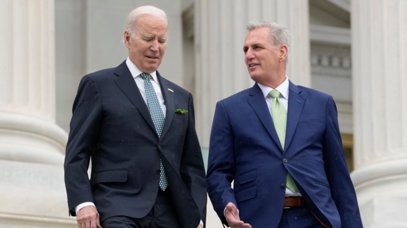 Biden y McCarthy reanudan este lunes negociaciones sobre techo de la deuda