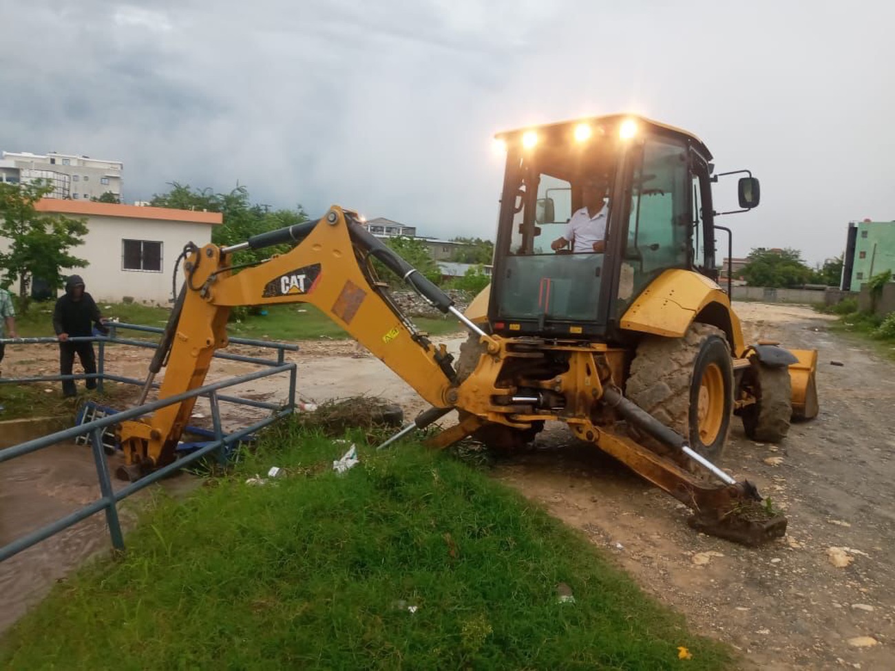 REPÚBLICA DOMINICANA: INDRHI despliega brigadas hacia sistemas de riego afectados por inundaciones en Suroeste