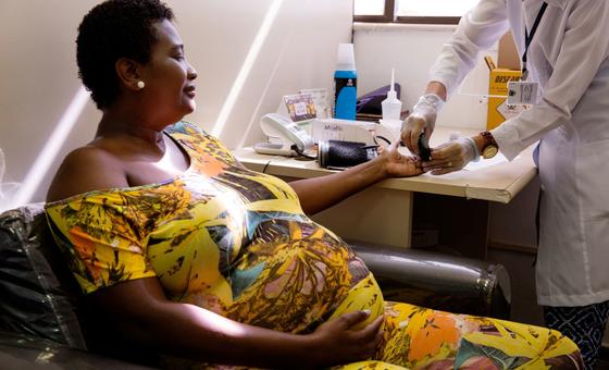 Las mujeres afrodescendientes de América tienen más probabilidades de morir durante el parto debido al racismo