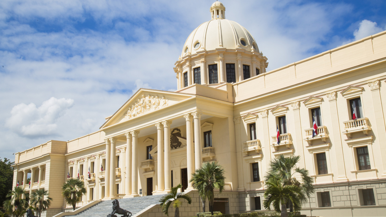 REPÚBLICA DOMINICANA: Presidente Abinader promulga importantes leyes