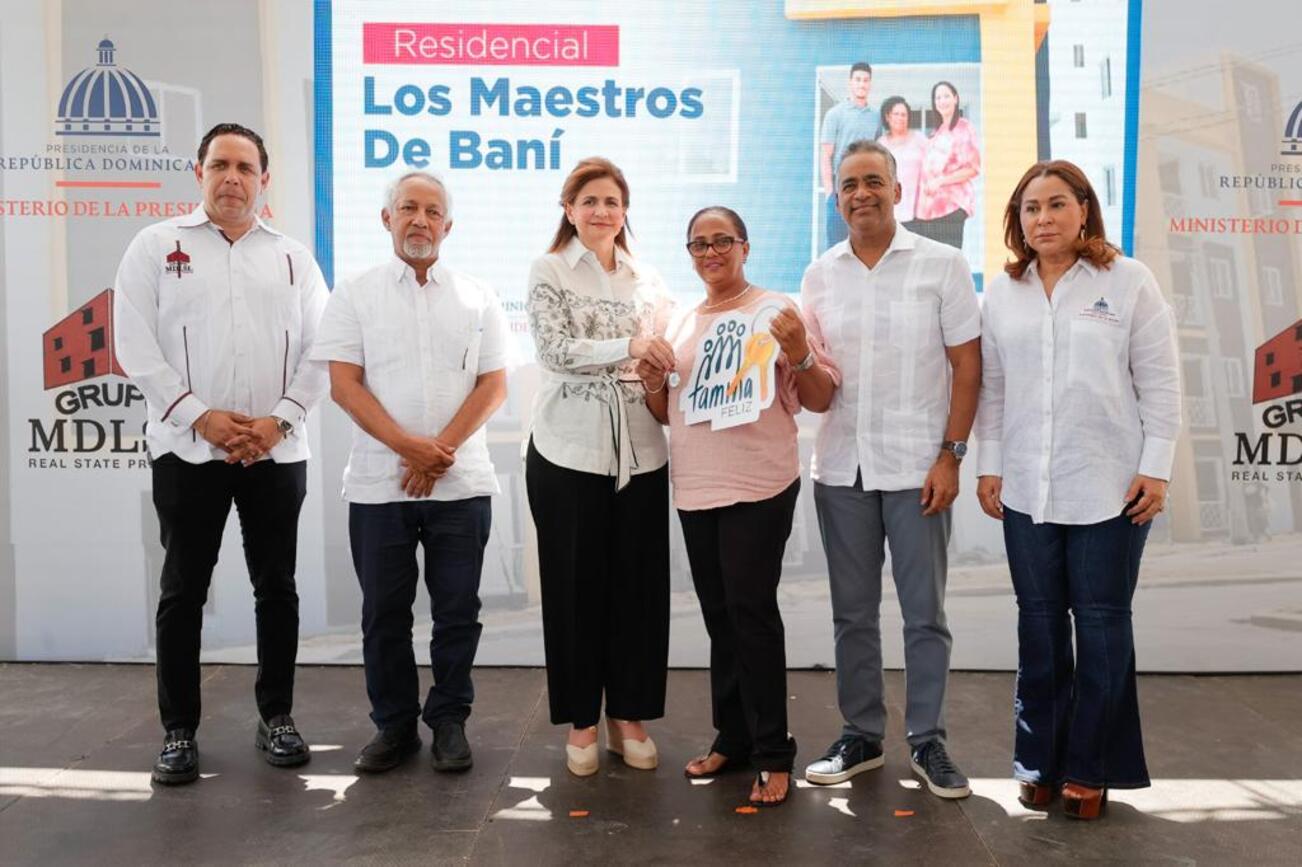 REPÚBLICA DOMINICANA: Gobierno entrega 120 viviendas, un remozado Centro de Primer Nivel, e inaugura cuatro proyectos eléctricos en San Cristóbal y Baní
