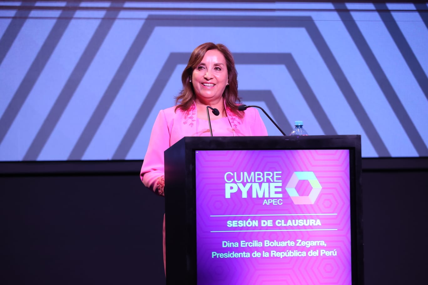 PERÚ: Presidenta Boluarte anuncia presencia policial permanente en Gamarra para combatir mafias y hostigamiento a emprendedores