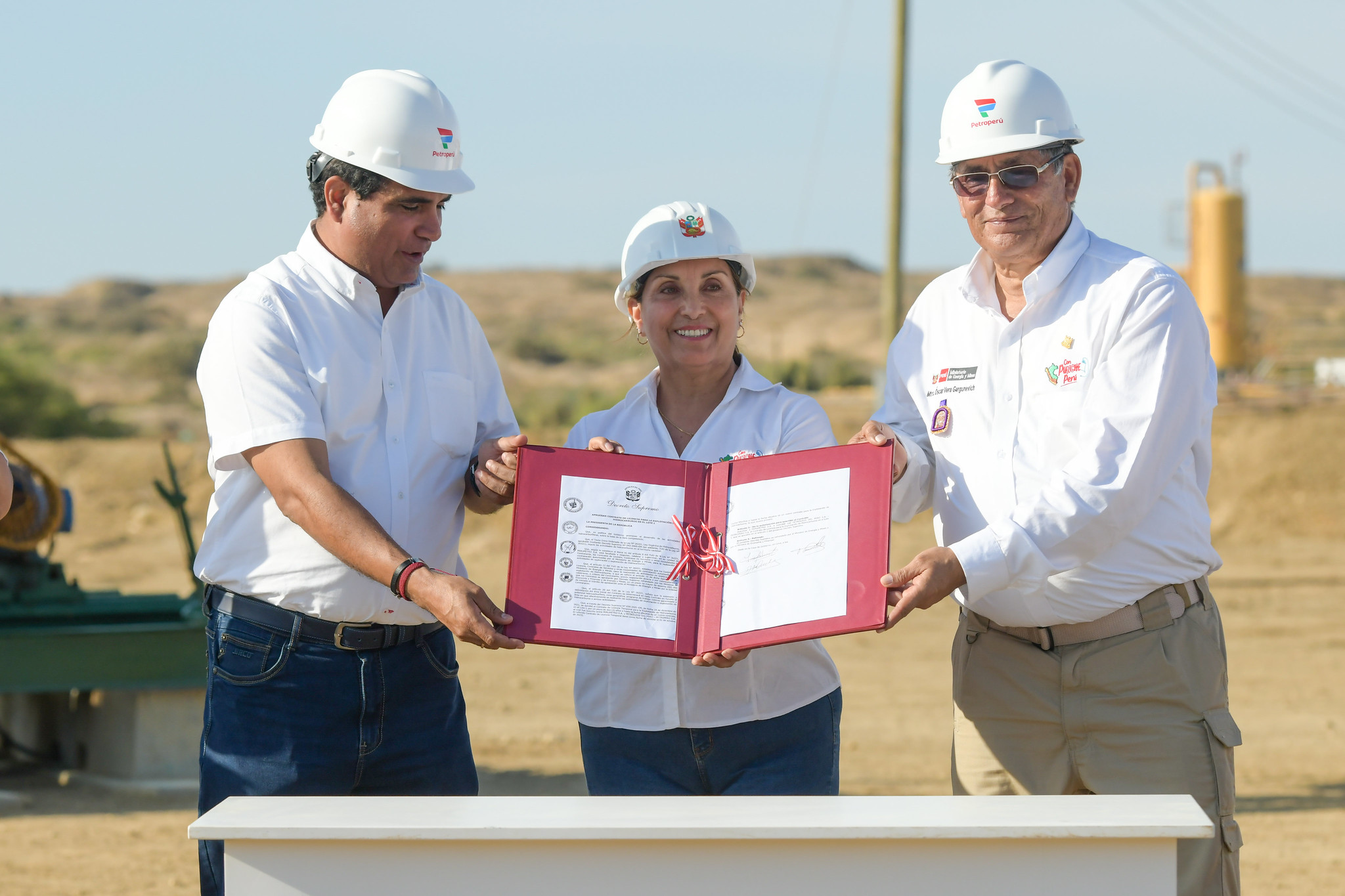 PERÚ: Presidenta Boluarte firma decretos para que Petroperú administre temporalmente Lotes I y VI en Talara