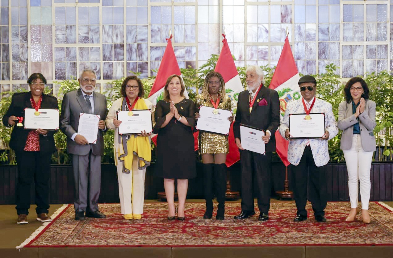 PERÚ: Presidenta Boluarte otorgó distinción de Personalidad Meritoria de la Cultura a destacados artistas nacionales