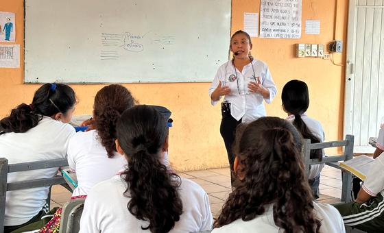 Maestros en México ayudan a la educación de los alumnos migrantes