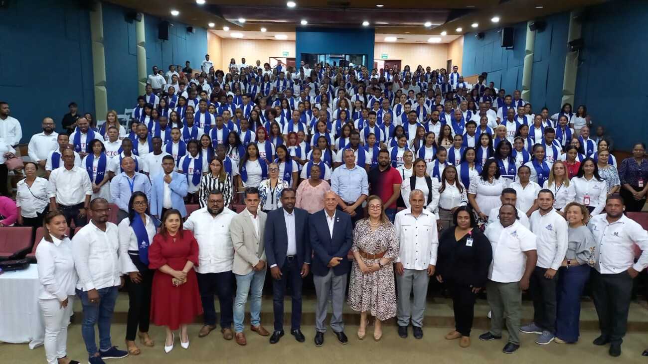 REPÚBLICA DOMINICANA: 450 jóvenes son certificados en diversas áreas por los Centros Tecnológicos Comunitarios en el Cibao