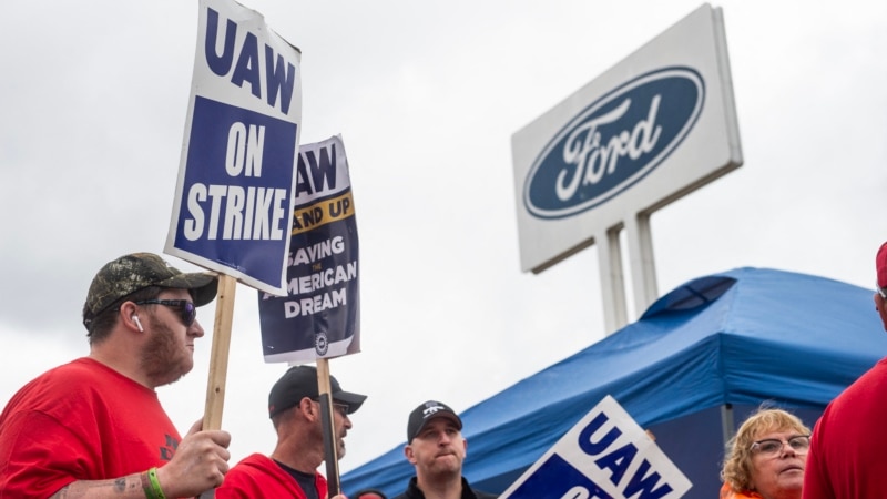 Sindicato de trabajadores automotrices de EEUU llega a acuerdo preliminar con Ford