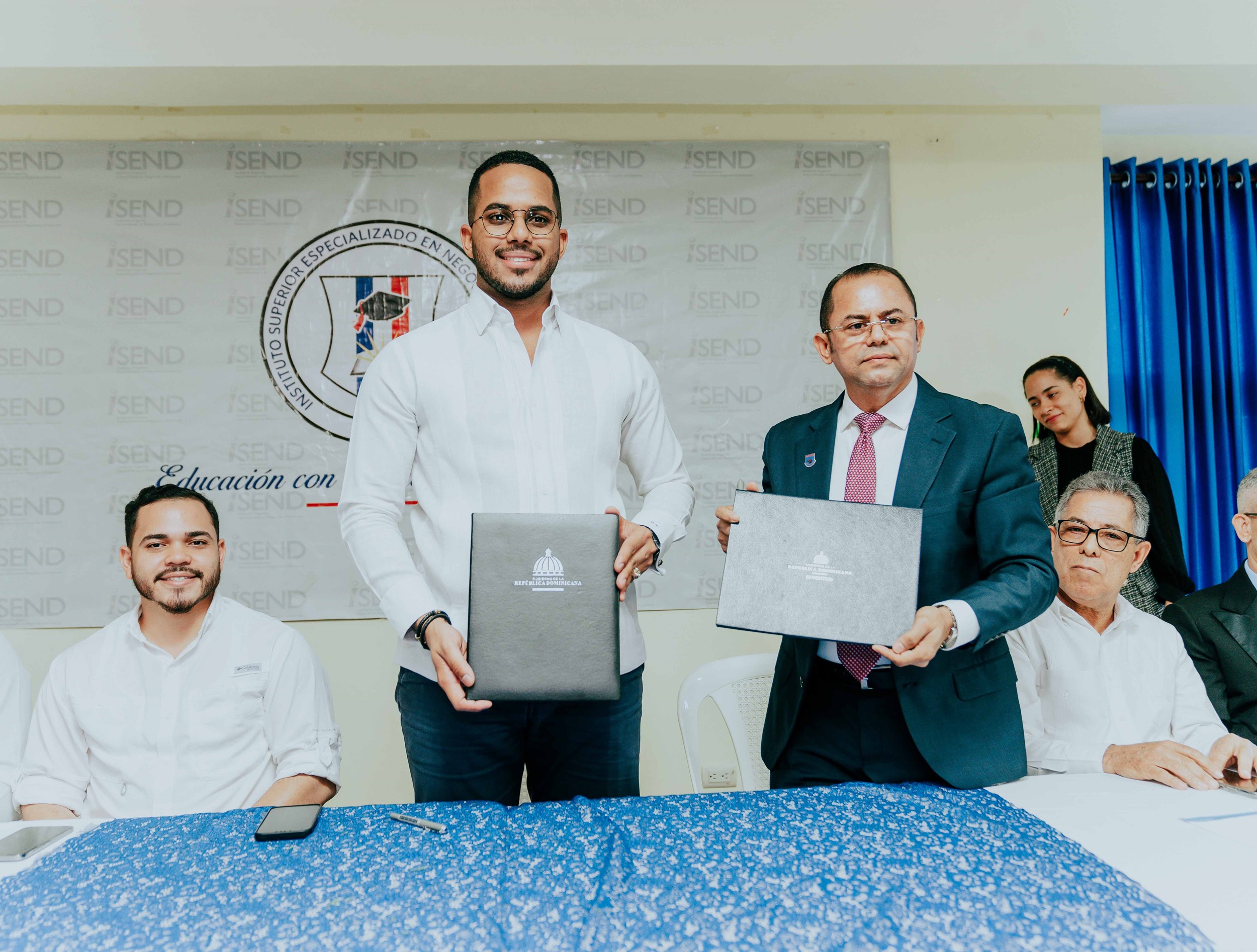 REPÚBLICA DOMINICANA: Ministerio de la Juventud firma convenios con universidades de Santiago y SFM para impulsar capacitación en jóvenes