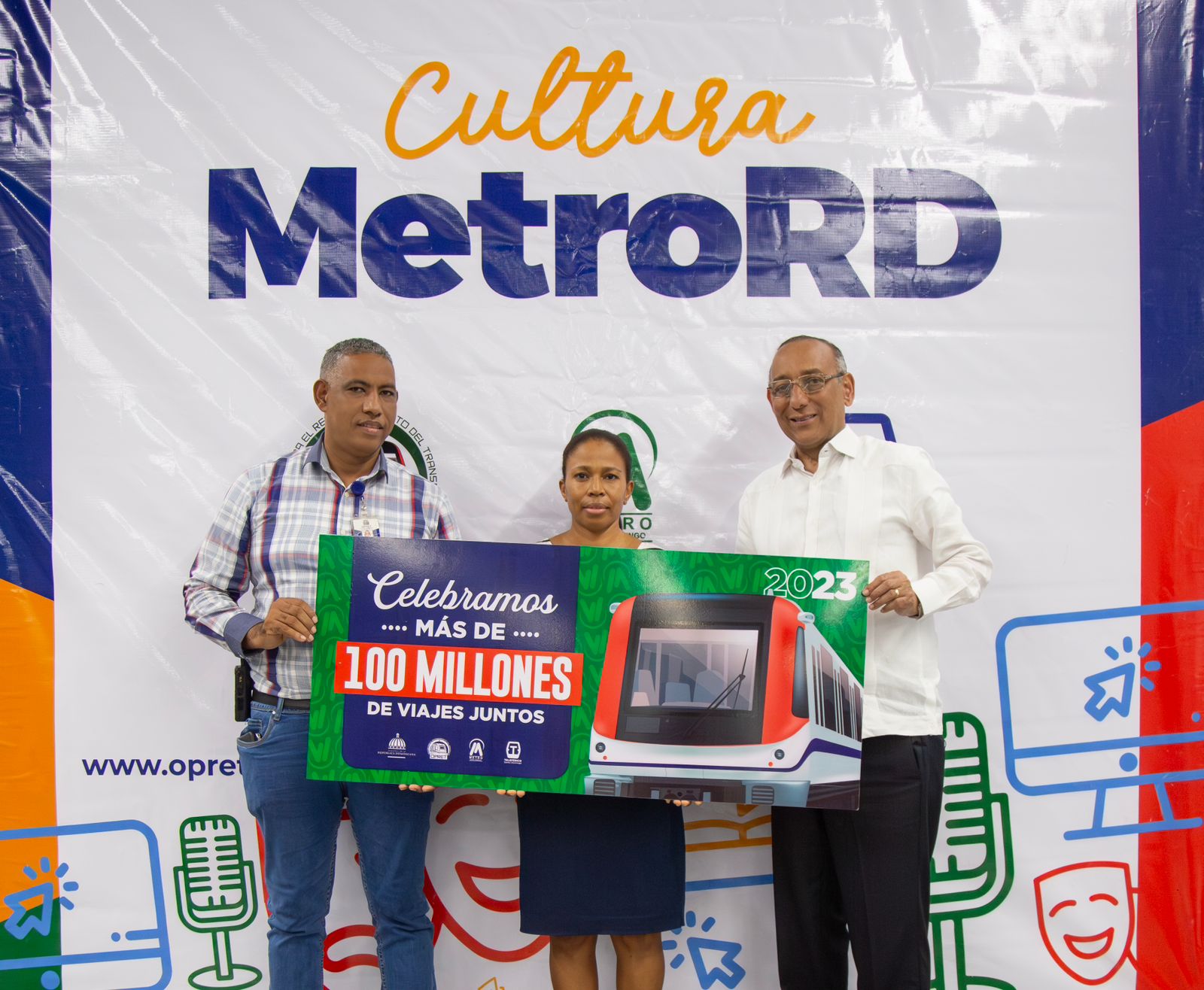 REPÚBLICA DOMINICANA: Opret celebra superar los 100 millones de viajeros anuales en el Metro de Santo Domingo; usuaria gana un año de viajes
