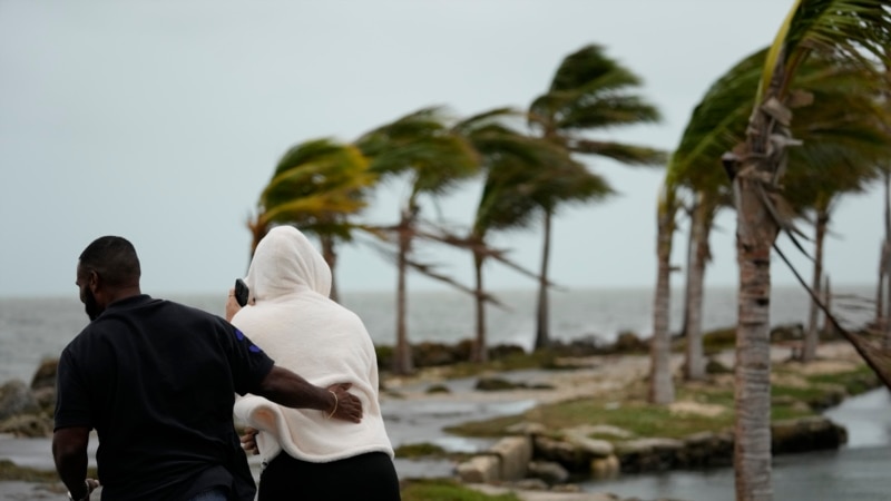 Tormenta causa inundaciones y obliga a cancelar eventos en la Florida