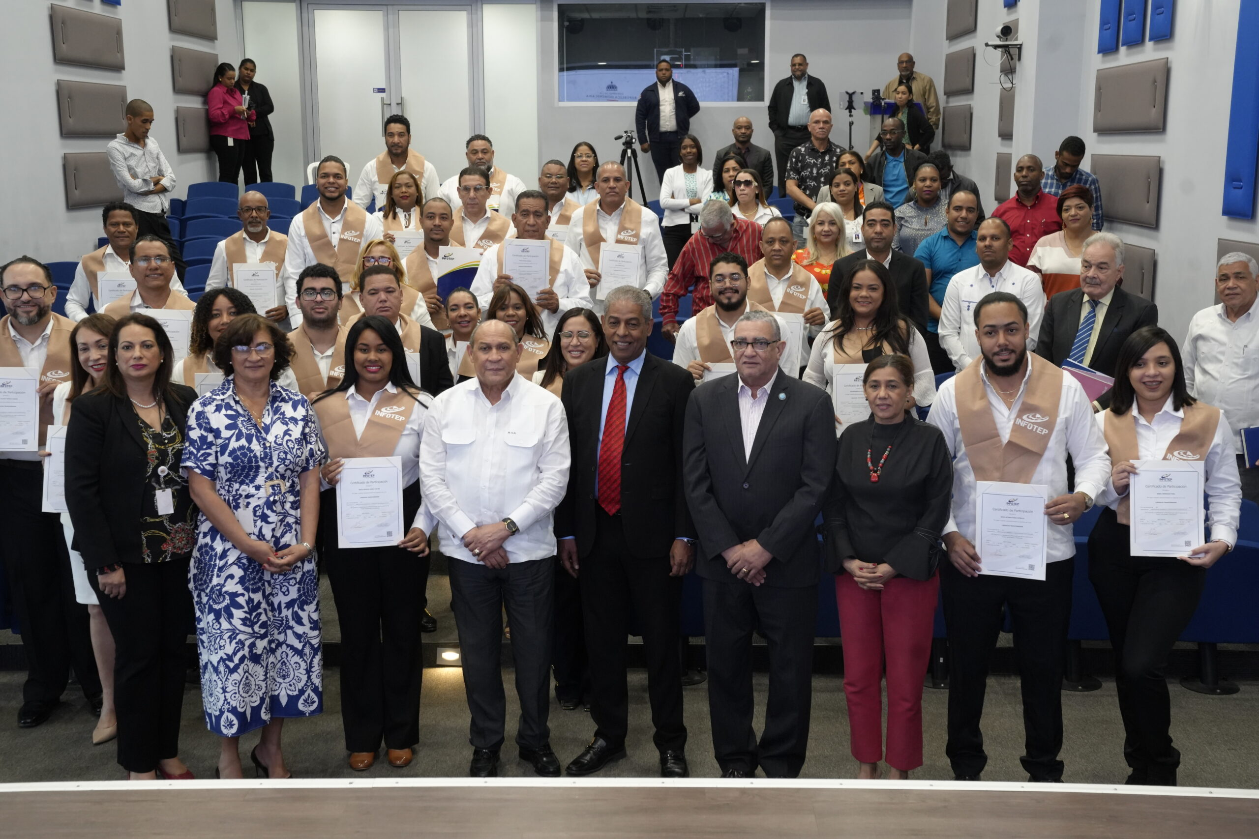 REPÚBLICA DOMINICANA: Infotep y Diecom certifican a 44 colaboradores en Liderazgo Transformador