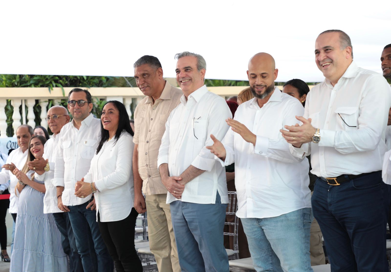 REPÚBLICA DOMINICANA: Presidente Abinader participa en primer palazo para construcción de primera etapa del Parque Solar Dominicana Azul, en Arroyo Salado