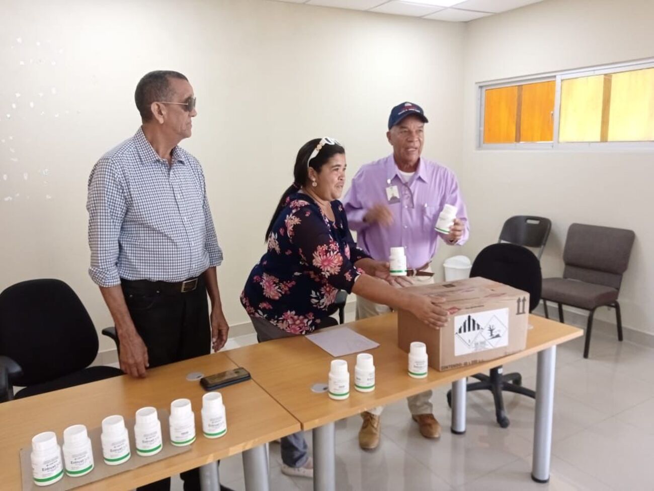 REPÚBLICA DOMINICANA: Ministerio de Agricultura distribuye insecticida orgánico para eliminar plagas en cultivos de habichuelas en San Juan