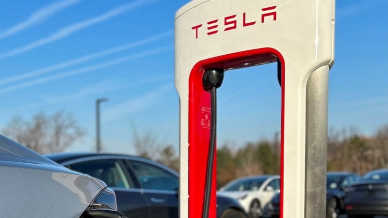 Tesla llama a revisión 2 millones de vehículos en EEUU para instalar salvaguardas en Autopilot