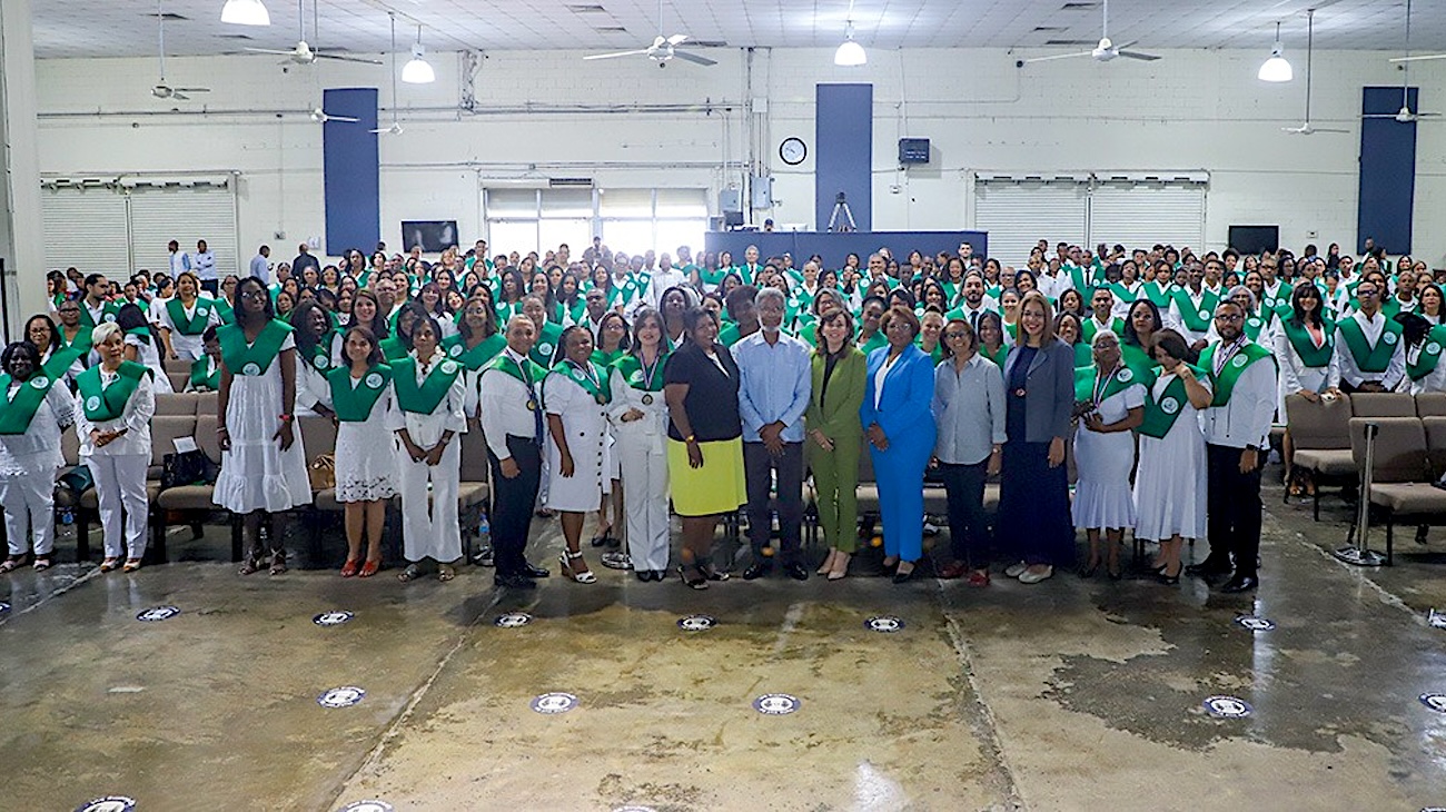 REPÚBLICA DOMINICANA: Imafa y Oficina de Enlace del Poder Ejecutivo con la Comunidad Cristiana, gradúan a 1,109 líderes en Consejería Familiar