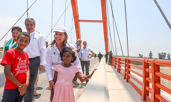 Presidenta Boluarte inaugura nuevo Puente Chamorro, que beneficiará a más de 283,000 habitantes de Ica