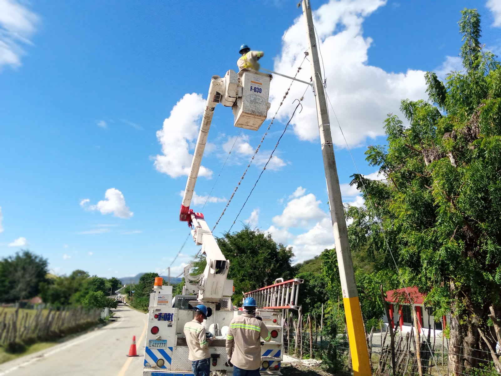 REPÚBLICA DOMINICANA: Edesur ilumina municipio Vallejuelo, en San Juan, impactando más de 500 familias
