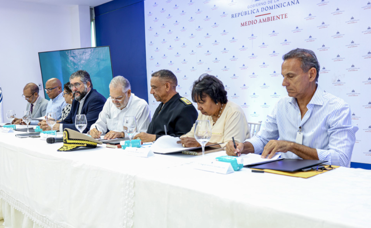 REPÚBLICA DOMINICANA: Firman acuerdo de compromiso para proteger ballenas jorobadas; inicia la temporada de observación 2024, en Samaná