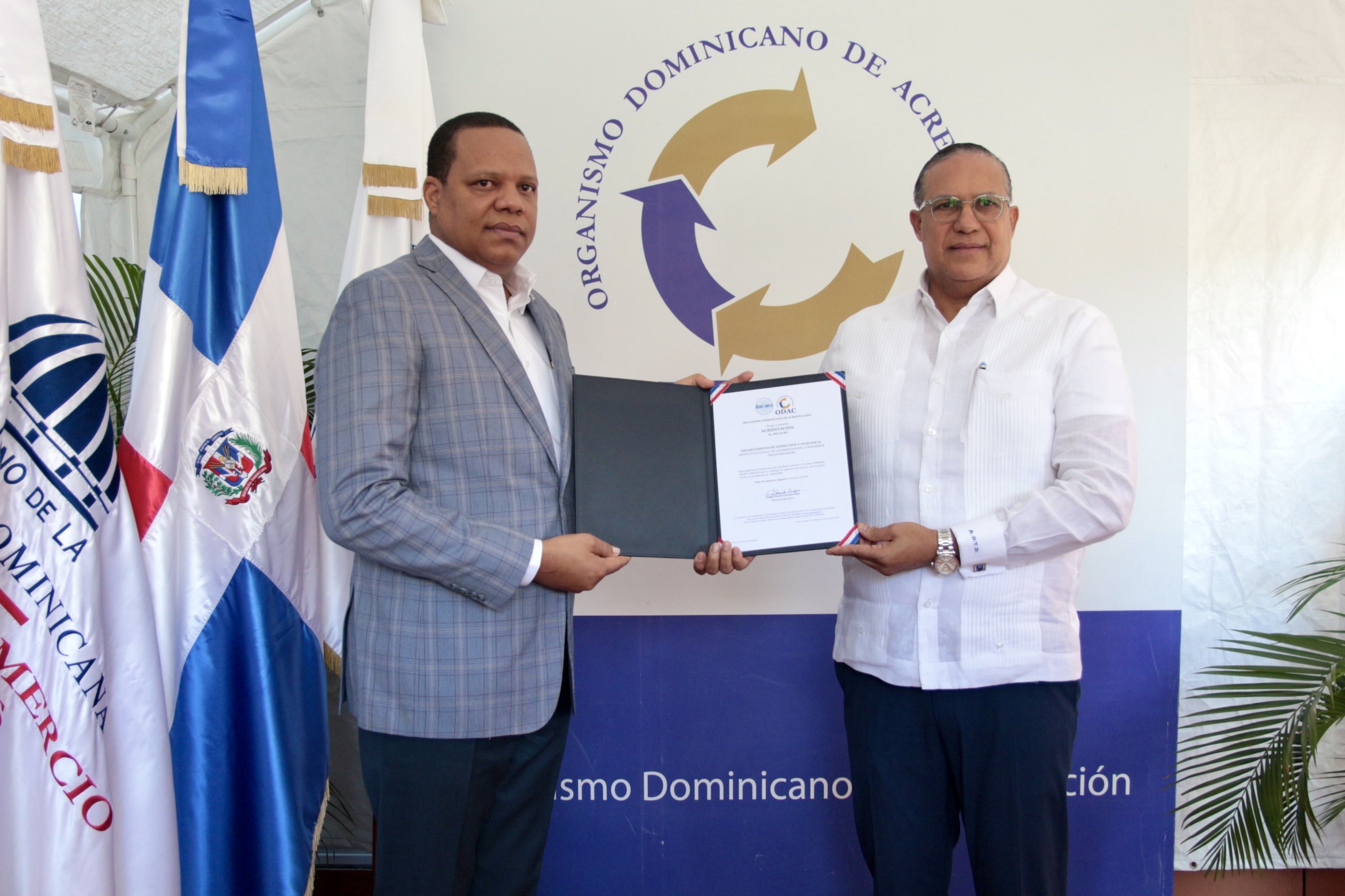 REPÚBLICA DOMINICANA: Pro Consumidor recibe certificado de renovación de acreditación en etiquetado de alimentos envasados