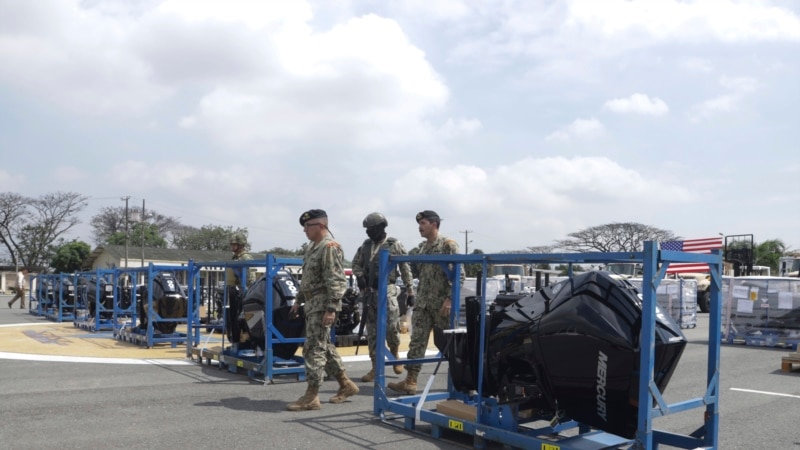 Jefa del Comando Sur de EEUU entrega equipos de seguridad a Ecuador