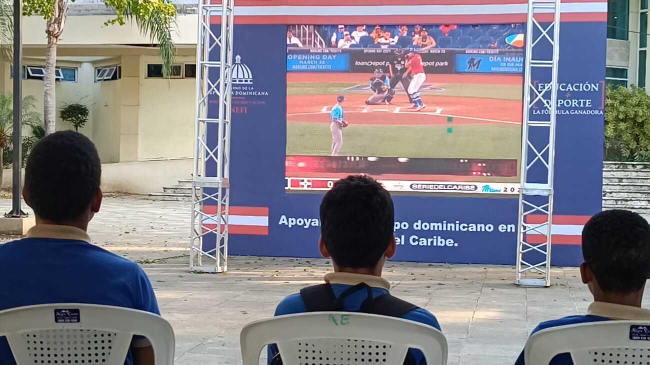 REPÚBLICA DOMINICANA: Inefi lleva en pantallas gigantes la Serie del Caribe a centros educativos del Distrito Nacional