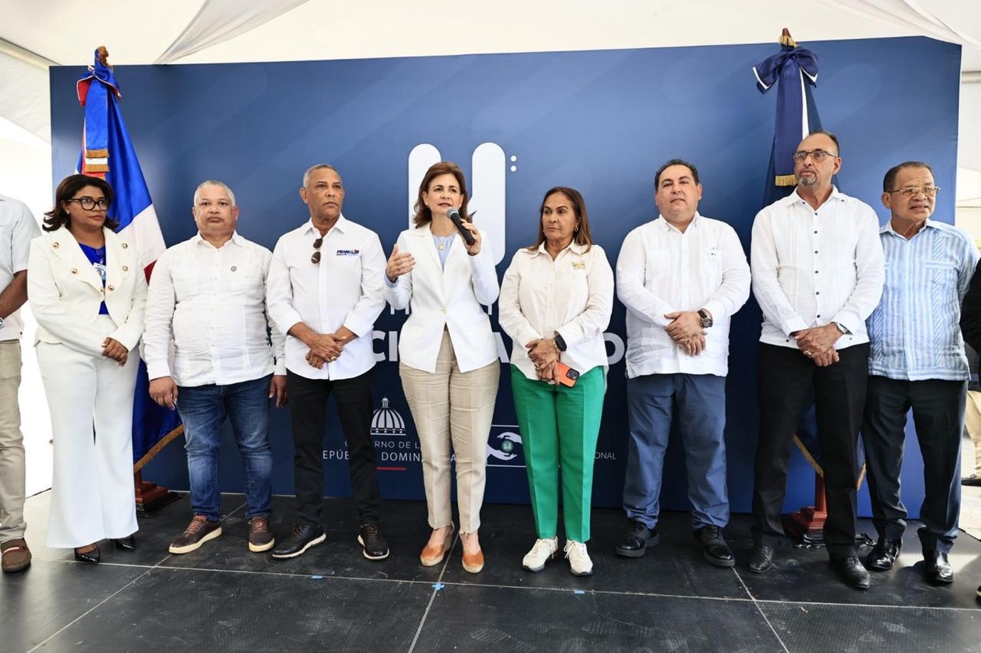 REPÚBLICA DOMINICANA: Vicepresidenta Raquel Peña deja en funcionamiento dos obras de salud en Monte Plata y Arenoso