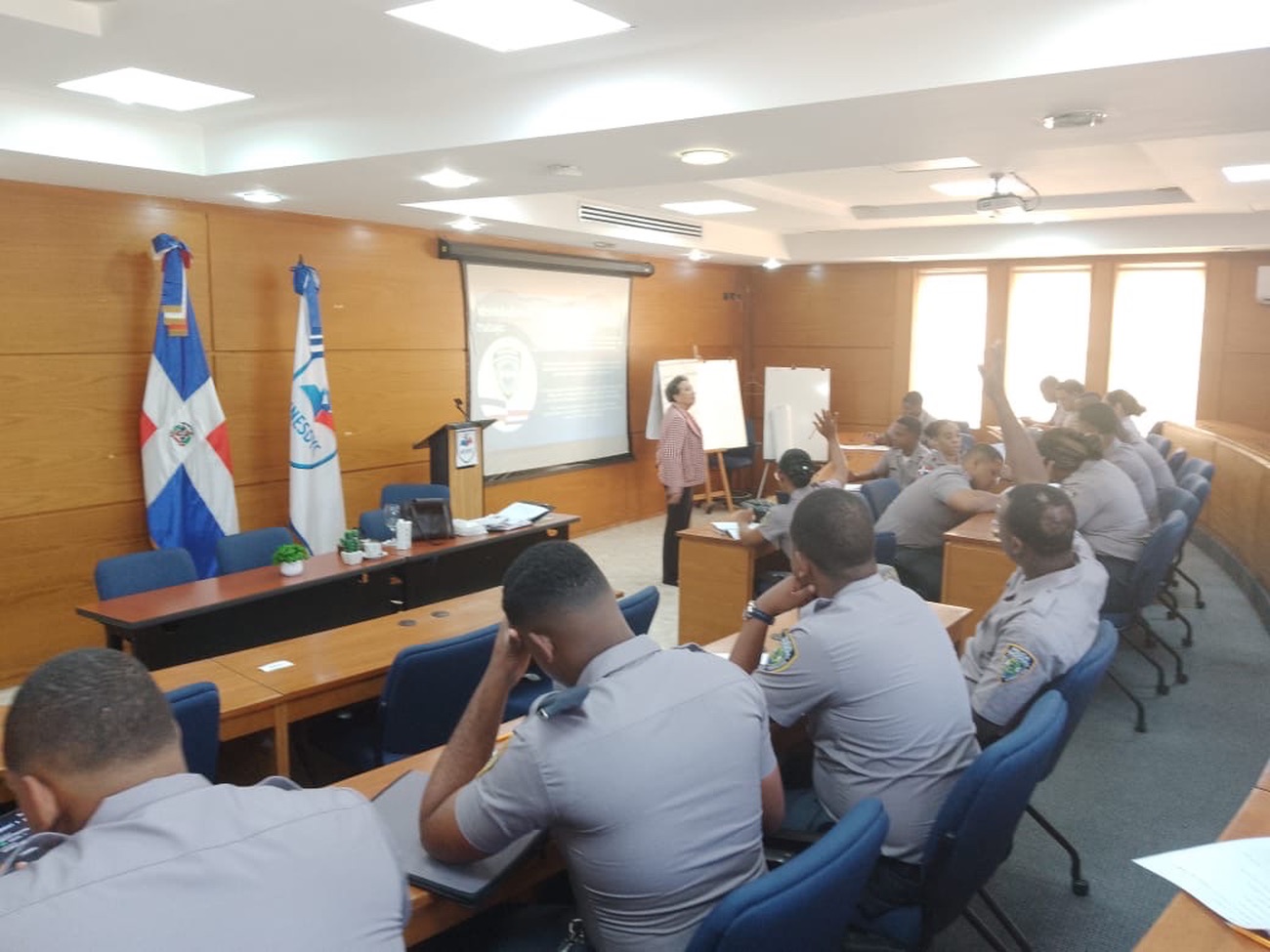 REPÚBLICA DOMINICANA: 3,000 policías han sido capacitados en programas educativos complementarios