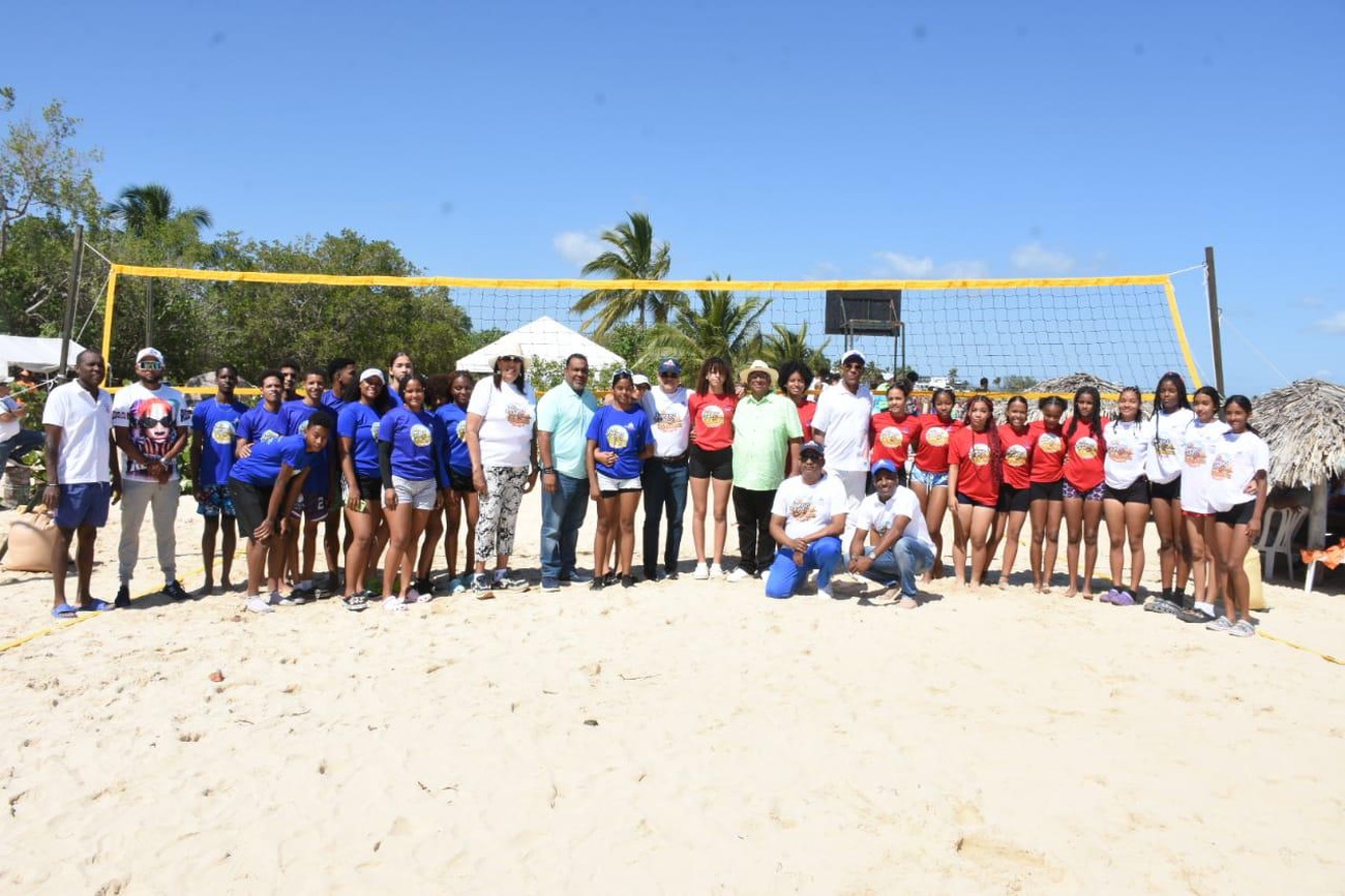 REPÚBLICA DOMINICANA: Ministro Francisco Camacho recorre playas y balnearios del este, supervisando Juegos Deportivos y Recreativos Semana Santa 2024