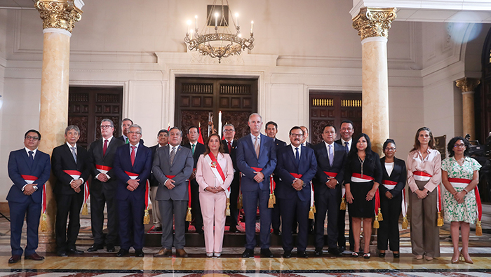 PERÚ: Presidenta Dina Boluarte tomó juramento a nuevos ministros de Estado