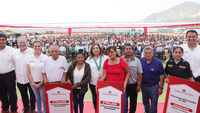Presidenta Dina Boluarte entregó más de 5800 títulos de propiedad en beneficio de 20 000 pobladores de La Libertad