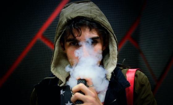 El consumo de alcohol y nicotina está aumentando entre los jóvenes de Europa, Asia Central y Canadá
