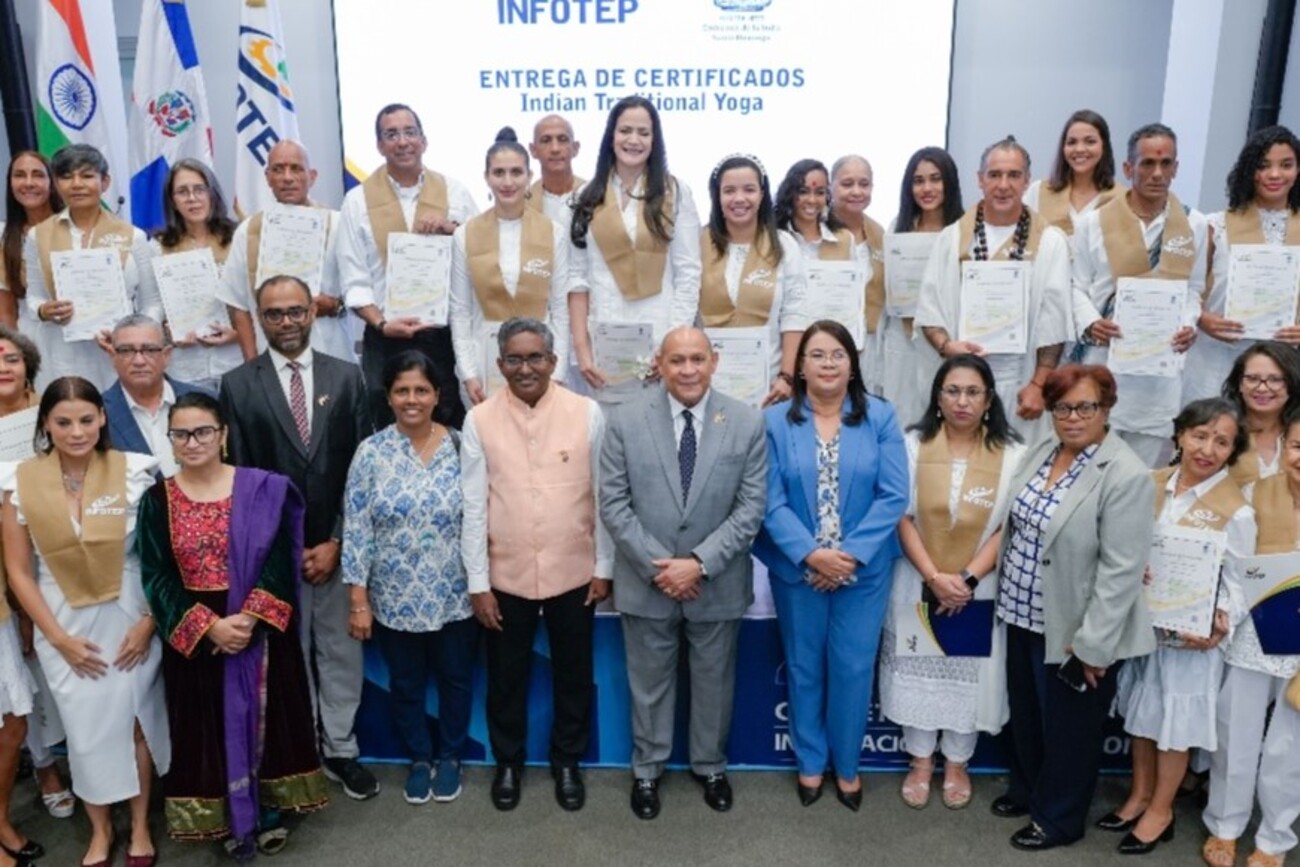 REPÚBLICA DOMINICANA: Infotep y la Embajada de India certifican a 39 facilitadores en Yoga Tradicional