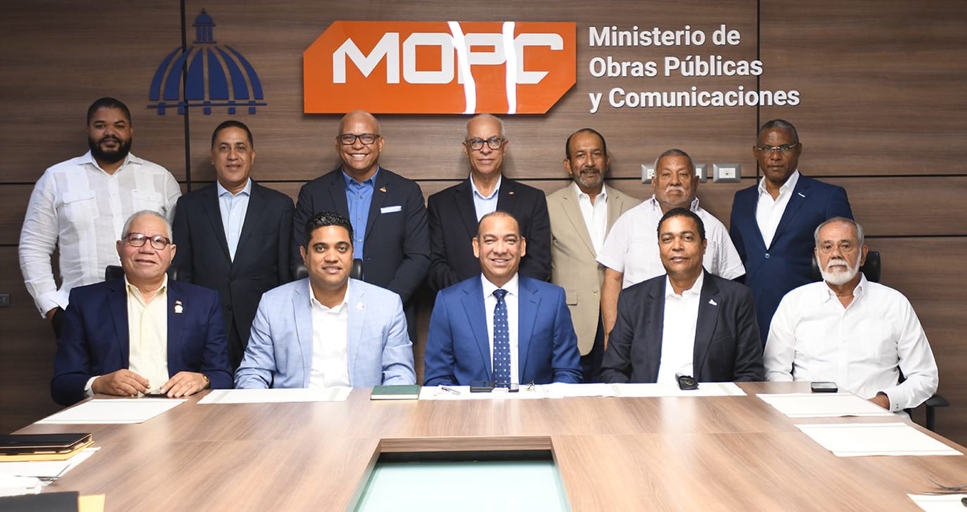 REPÚBLICA DOMINICANA: Mi autopista limpia iniciativa del MOPC para retirar desechos sólidos de autopistas y carreteras