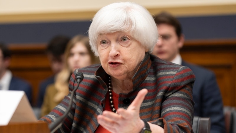 Amenazas a la democracia ponen en riesgo crecimiento económico de EEUU, dice secretaria del Tesoro